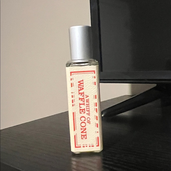 Imaginary authors a whiff of waffle cone perfume - Picture 6 of 8